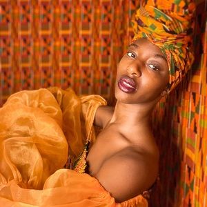 Meet your Posher, Awa